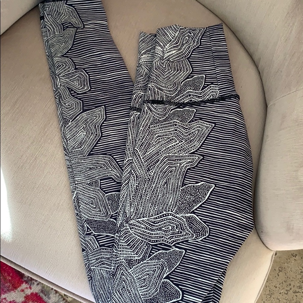 LIMITED EDITION LULULEMON stripped floral leggings